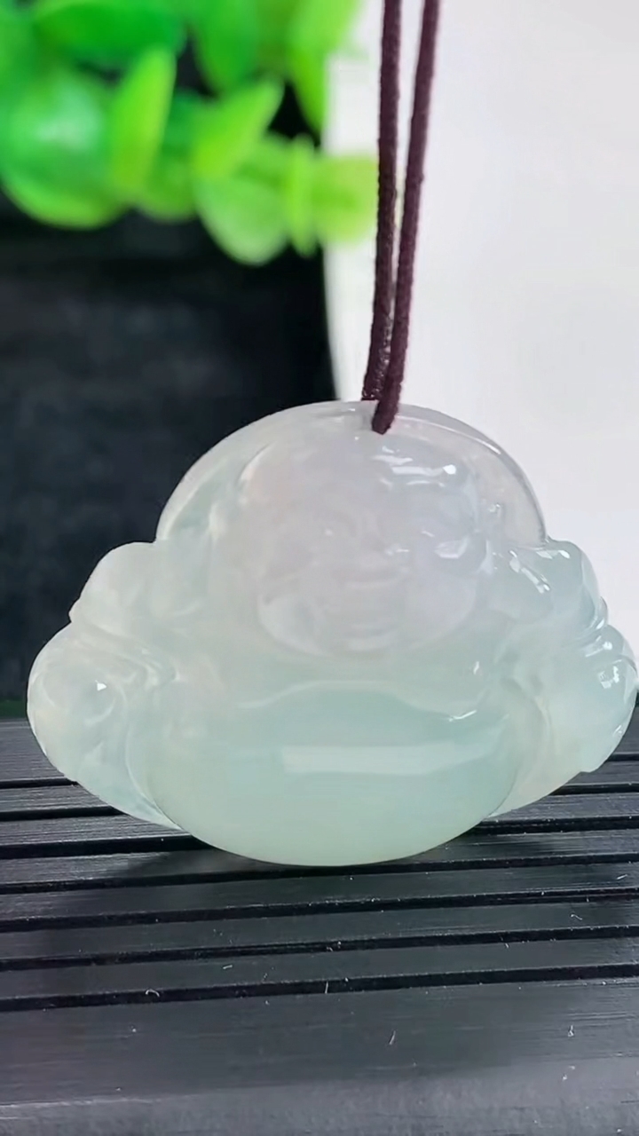 天然A货翡翠佛公吊坠尺寸29-32-5.5重量:8.15g
4月17日