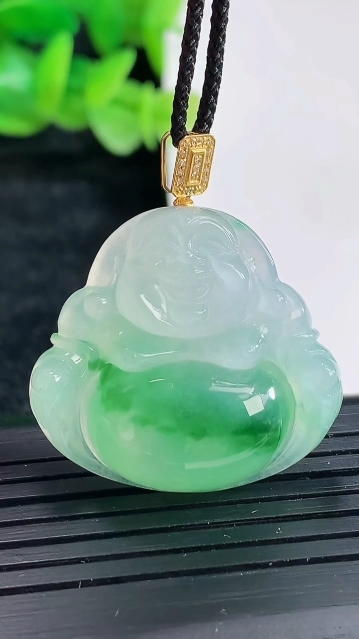 天然A货翡翠佛公吊坠尺寸27-29.5-8重量:9.63g
4月17日