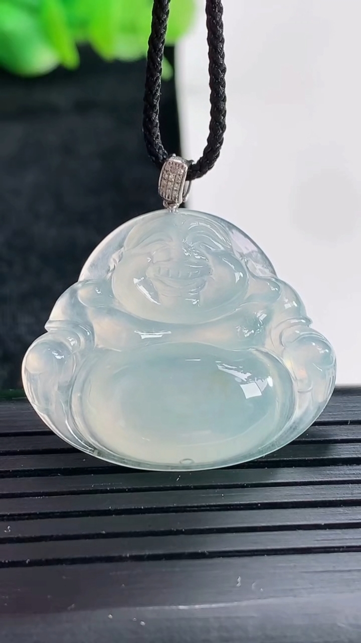 天然A货翡翠佛公吊坠尺寸26.5-30-5.5重量:6.33g
4月17日