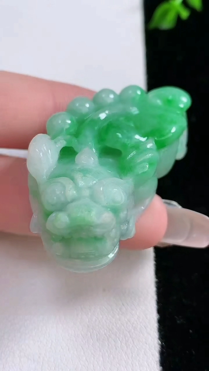 天然A货翡翠貔貅吊坠，尺寸47.8-23.8-13，重:28.87g 535
4月17日