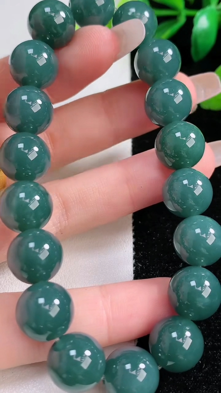 天然A货翡翠圆珠手串，尺寸11.8-18颗，重:50.08g4月17日
工厂直销收藏佳品,种好水足，