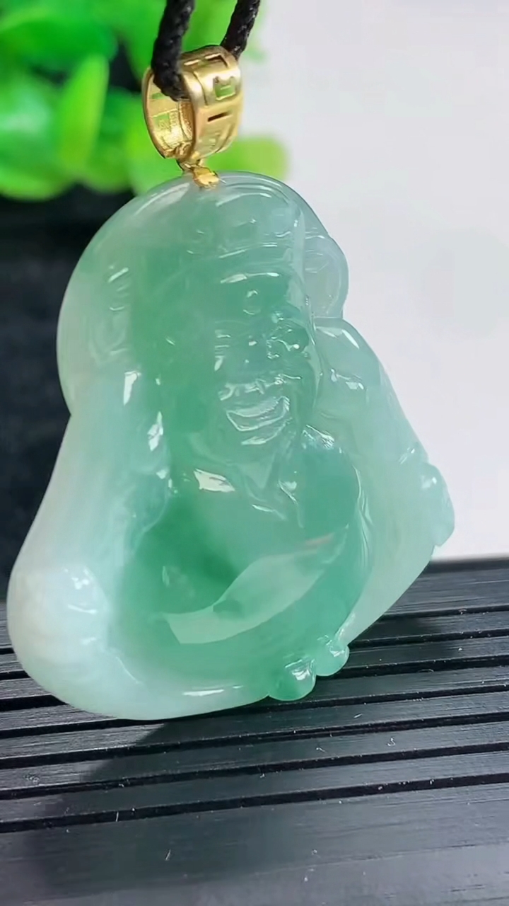 天然A货翡翠18k金飘花财神爷吊坠尺寸35.6-33.5-6重量:12.19g
4月17日