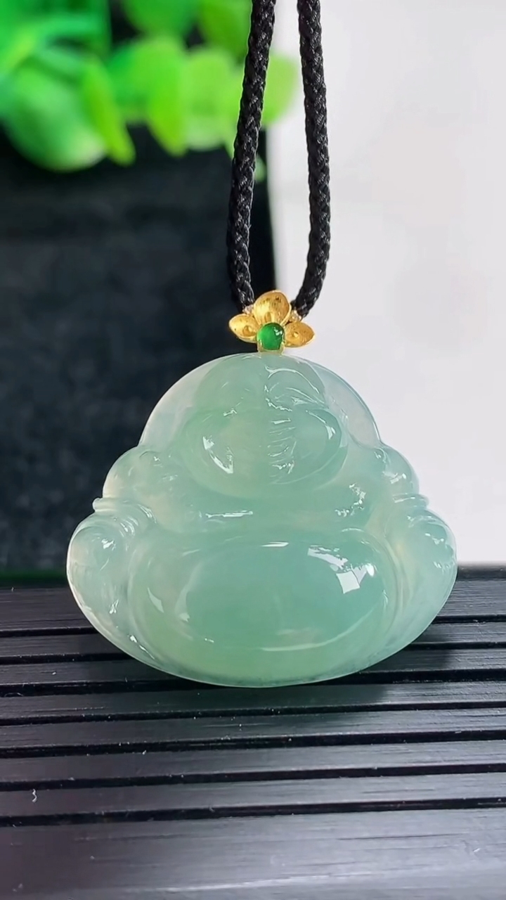 天然A货翡翠佛公吊坠尺寸23-27-6.2重量:6.20g
4月17日