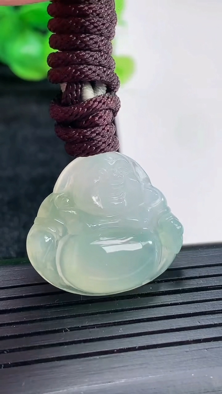 天然A货翡翠佛公吊坠尺寸23.6-27-5.5重量:8.24g
4月17日