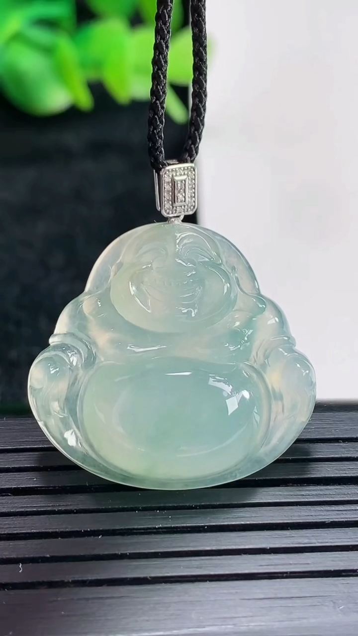 天然A货翡翠佛公吊坠尺寸26-28-6.2重量:6.66g
4月17日