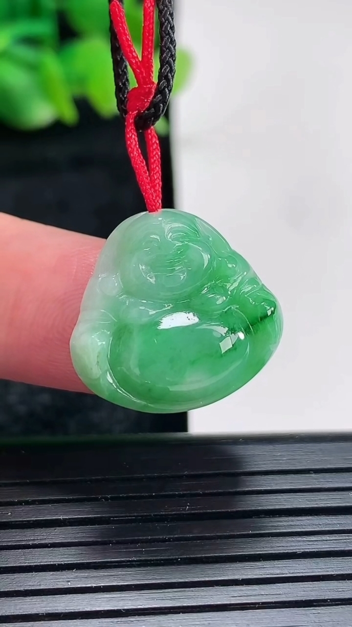 天然A货翡翠佛公吊坠尺寸19-20-4.3重量:2.99g
4月17日
