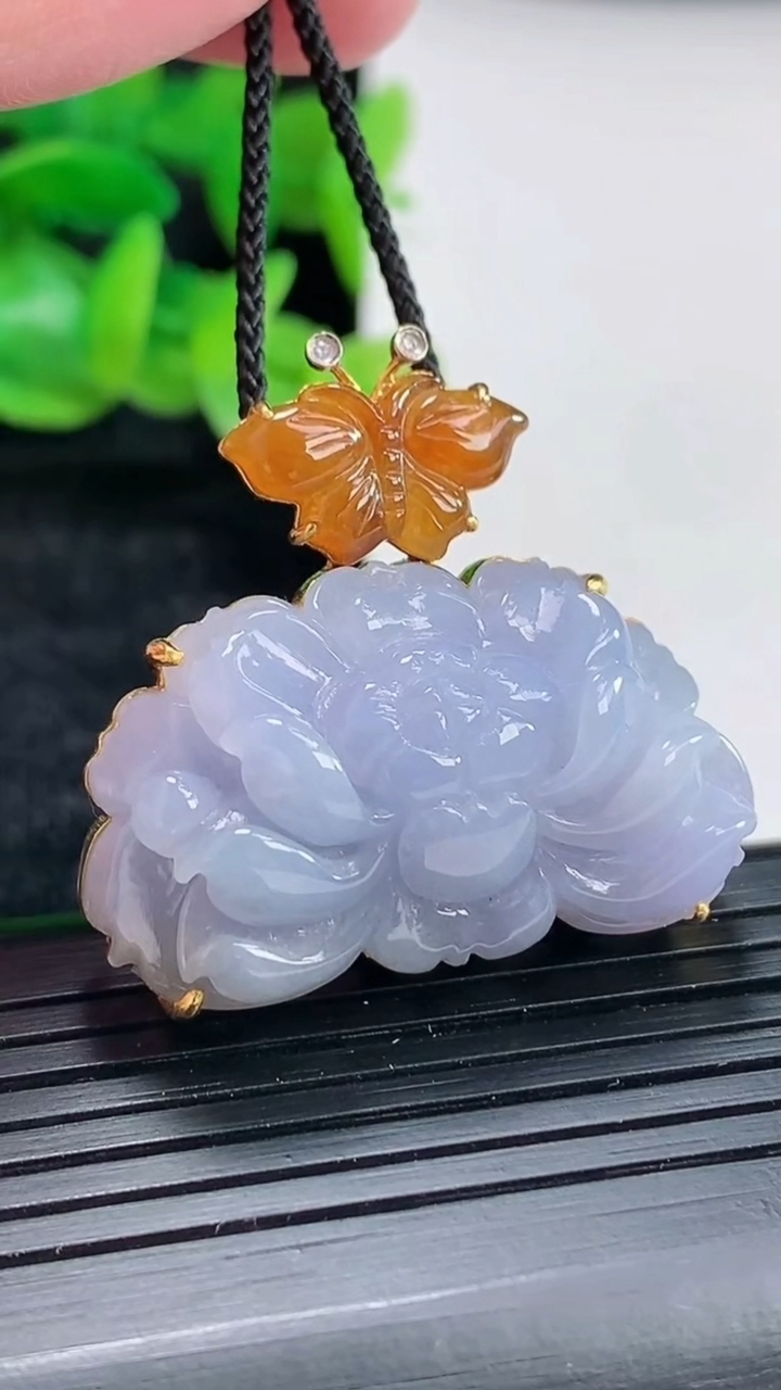 天然A货翡翠18k金紫罗兰和和美美 荷花吊坠尺寸31-33.5-10.8，裸石19-33重量:12.