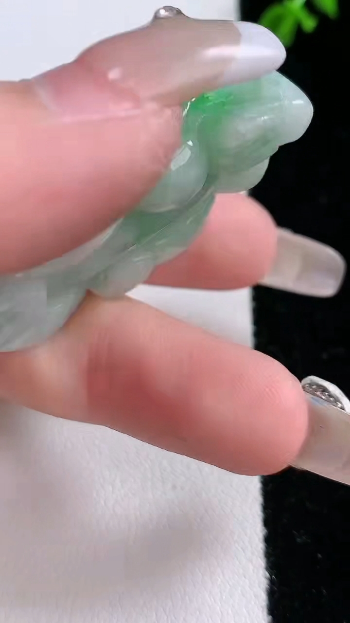 天然A货翡翠貔貅吊坠，尺寸47.8-23.8-13，重:28.87g 535
4月17日