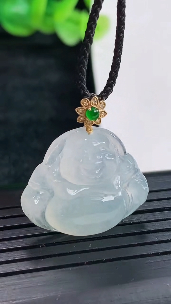 天然A货翡翠种白冰佛公吊坠尺寸20-24-5.5重量:4.57g
4月17日