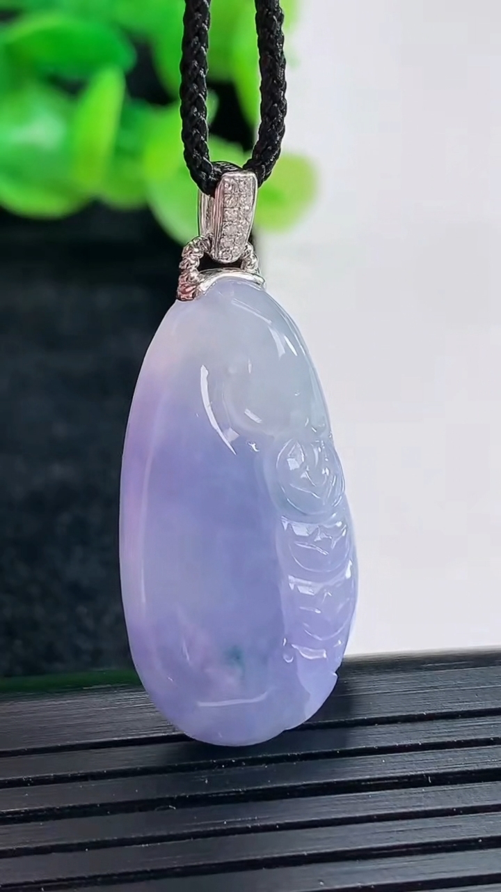 天然A货翡翠18k金紫罗兰飘花福袋吊坠尺寸29-17-8重量:7.46g
4月17日