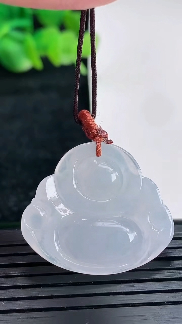 天然A货翡翠佛公吊坠尺寸24.5-30-5.6重量:6.58g
4月17日