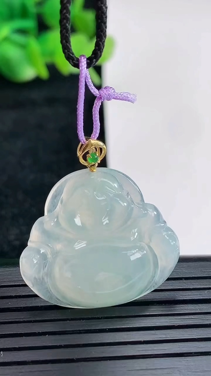 天然A货翡翠种白冰佛公吊坠尺寸23.6-27-4.5重量:4.25g
4月17日
