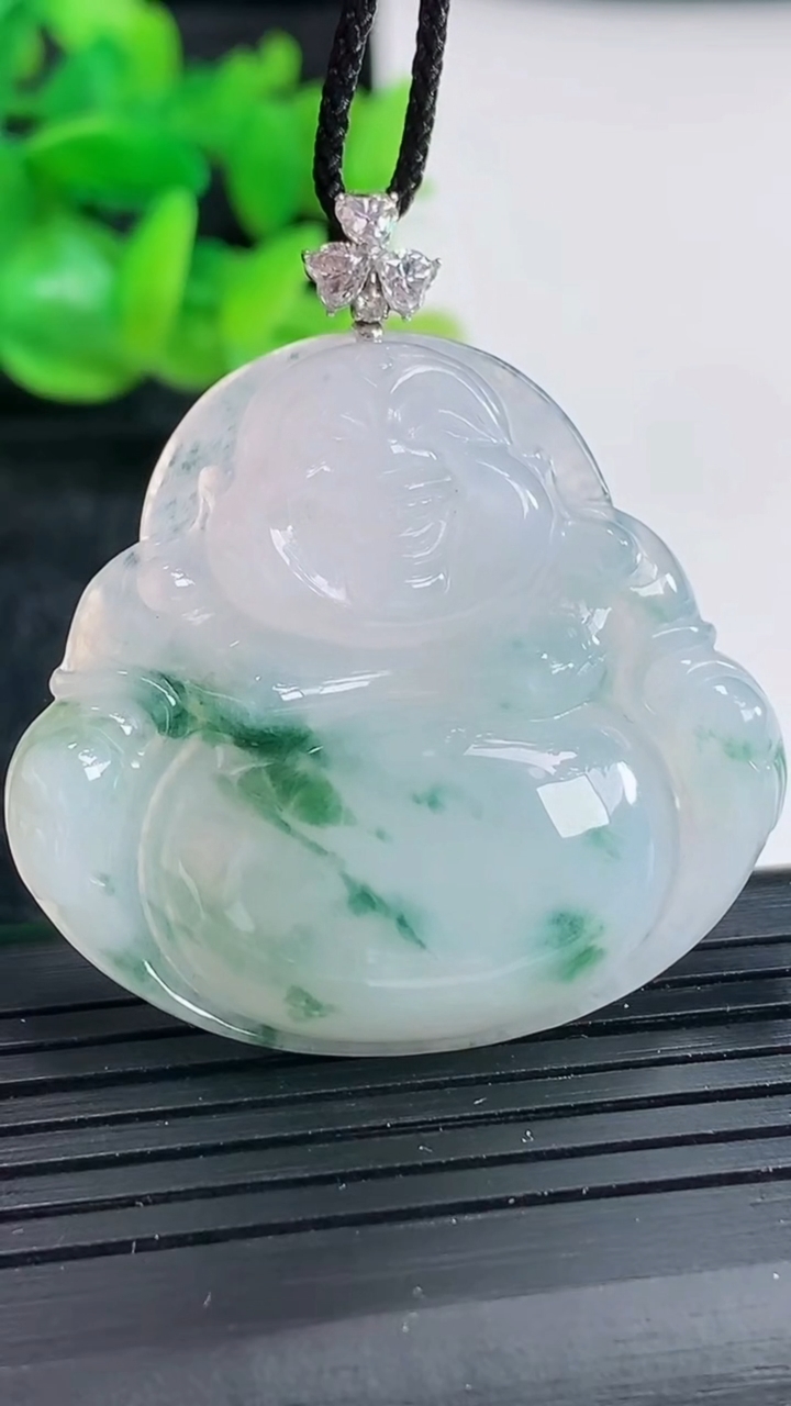 天然A货翡翠18k金飘花佛公吊坠尺寸35-38-6.6重量:13.71g
4月17日