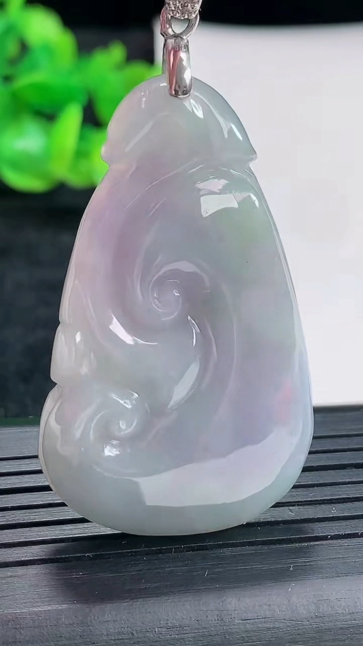 天然A货翡翠925银紫罗兰如意吊坠尺寸46-29-7.6重量:19.52g
4月17日