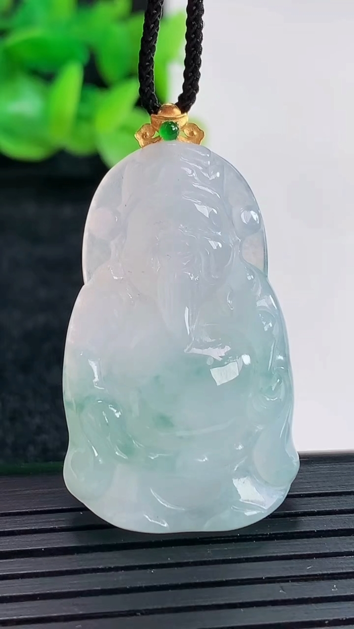 天然A货翡翠18k金飘花财神爷吊坠尺寸38-23-5.5重量:8.47g
4月17日