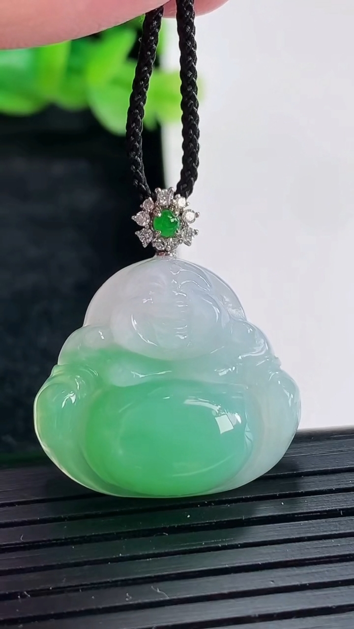 天然A货翡翠佛公吊坠尺寸22-25-8重量:7.39g
4月17日