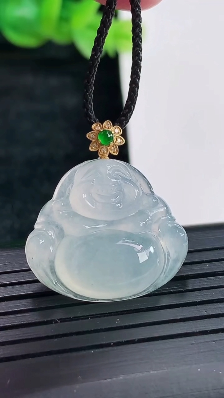 天然A货翡翠种白冰佛公吊坠尺寸20-24-5.5重量:4.57g
4月17日