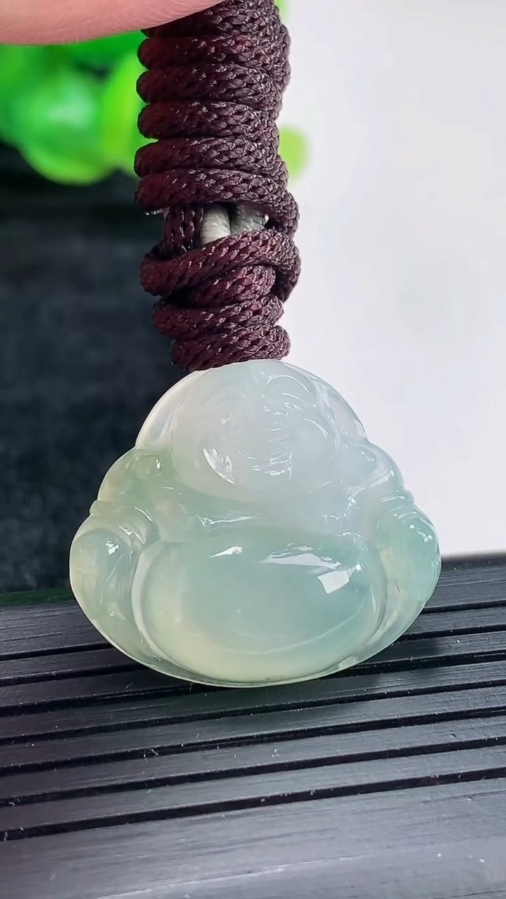 天然A货翡翠佛公吊坠尺寸23.6-27-5.5重量:8.24g
4月17日