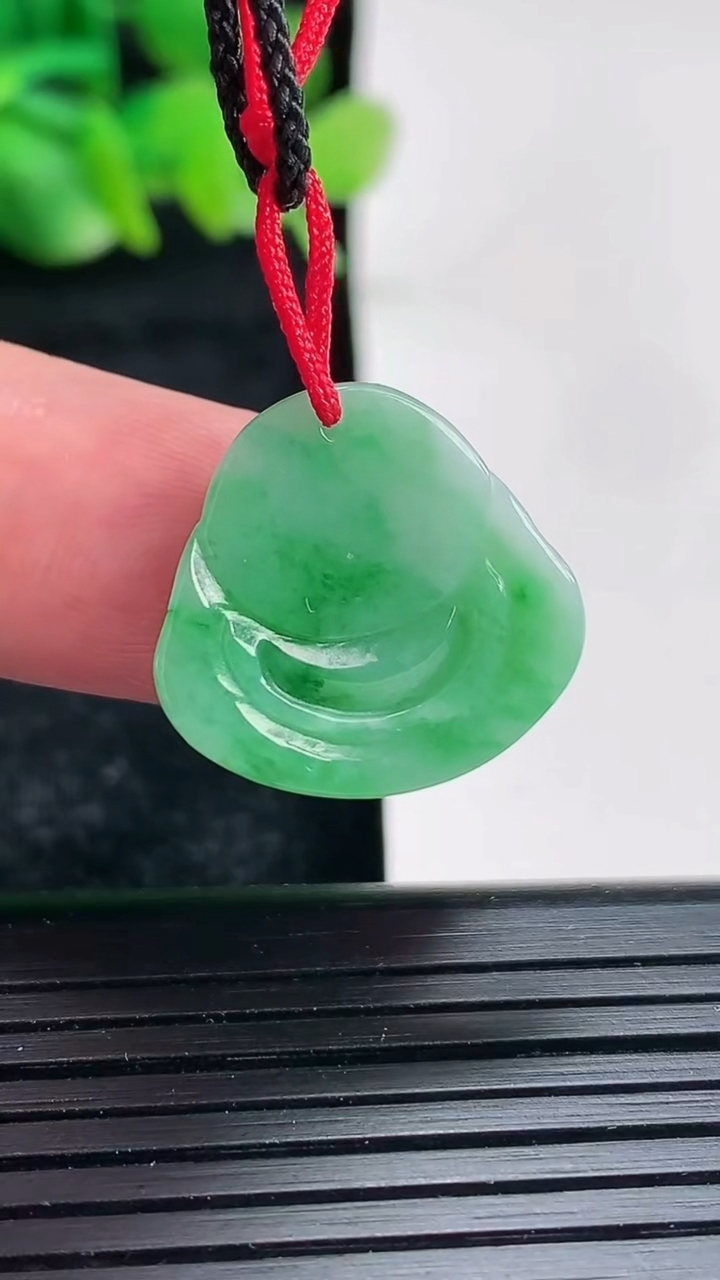 天然A货翡翠佛公吊坠尺寸19-20-4.3重量:2.99g
4月17日