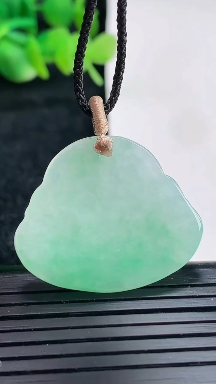 天然A货翡翠佛公吊坠尺寸25.5-32-5.2重量:8.01g
4月17日