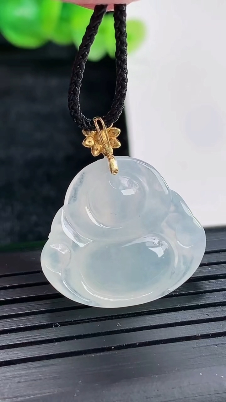 天然A货翡翠种白冰佛公吊坠尺寸20-24-5.5重量:4.57g
4月17日