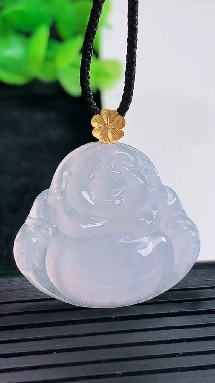 天然A货翡翠18k金紫罗兰佛公吊坠尺寸25.5-30-5.5重量:7.15g
4月17日