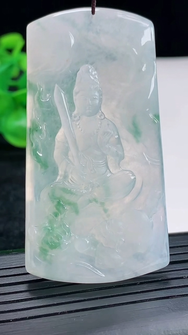 天然A货翡翠飘花文殊菩萨吊坠尺寸62-34-5重量:24.83g
4月17日