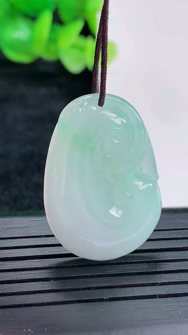 天然A货翡翠如意吊坠尺寸30-20.5-5.5重量:6.92g
4月17日