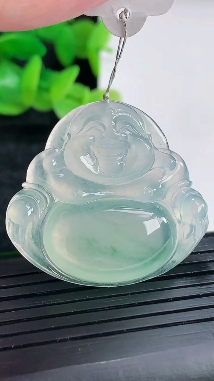 天然A货翡翠种飘花佛公吊坠尺寸32.5-35-5.8重量:10.52g
4月17日