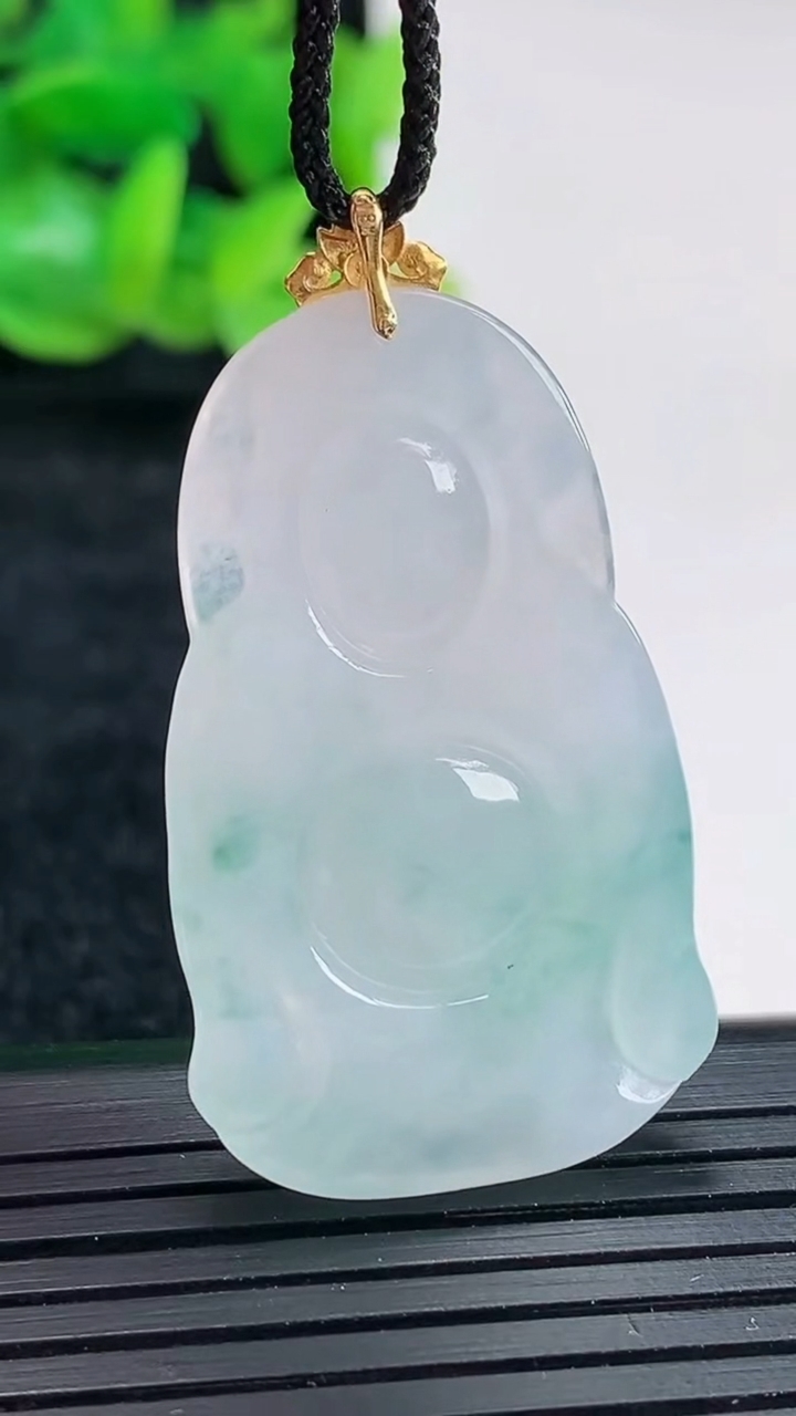 天然A货翡翠18k金飘花财神爷吊坠尺寸38-23-5.5重量:8.47g
4月17日