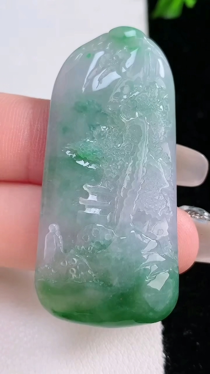 天然A货翡翠山水牌吊坠，尺寸50.3-23.5-8.6，重:18.99g
4月17日