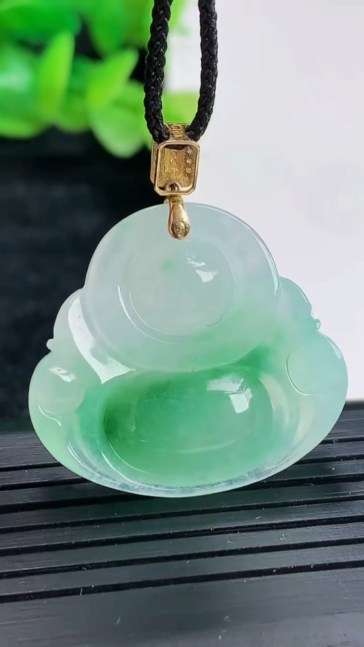 天然A货翡翠佛公吊坠尺寸27-29.5-8重量:9.63g
4月17日