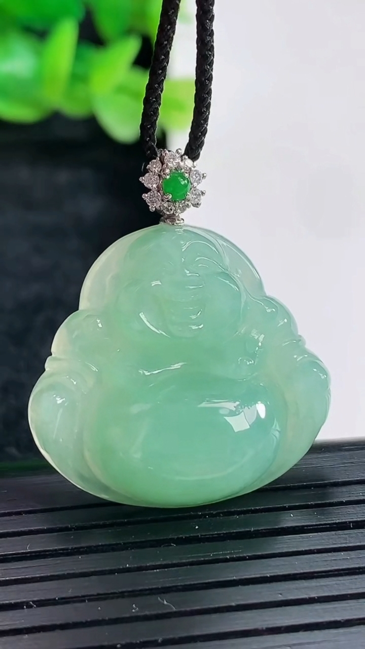 天然A货翡翠佛公吊坠尺寸25-28-8.5重量:9.61g
4月17日