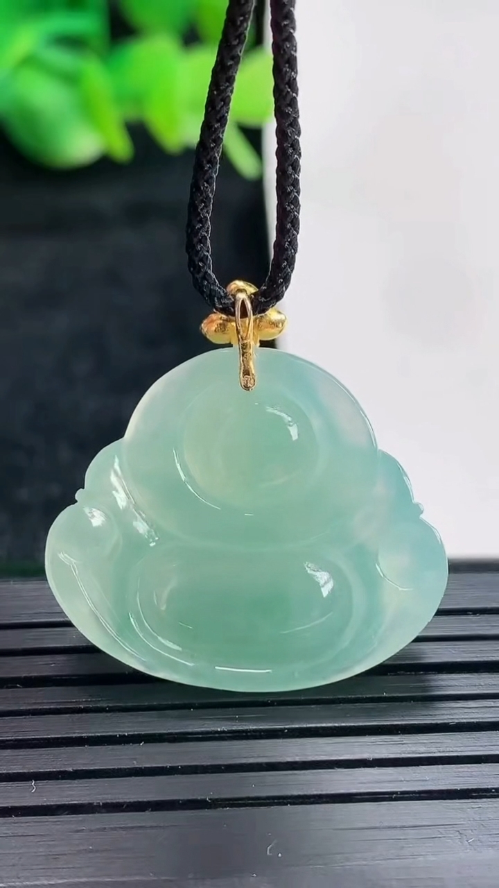 天然A货翡翠佛公吊坠尺寸23-27-6.2重量:6.20g
4月17日