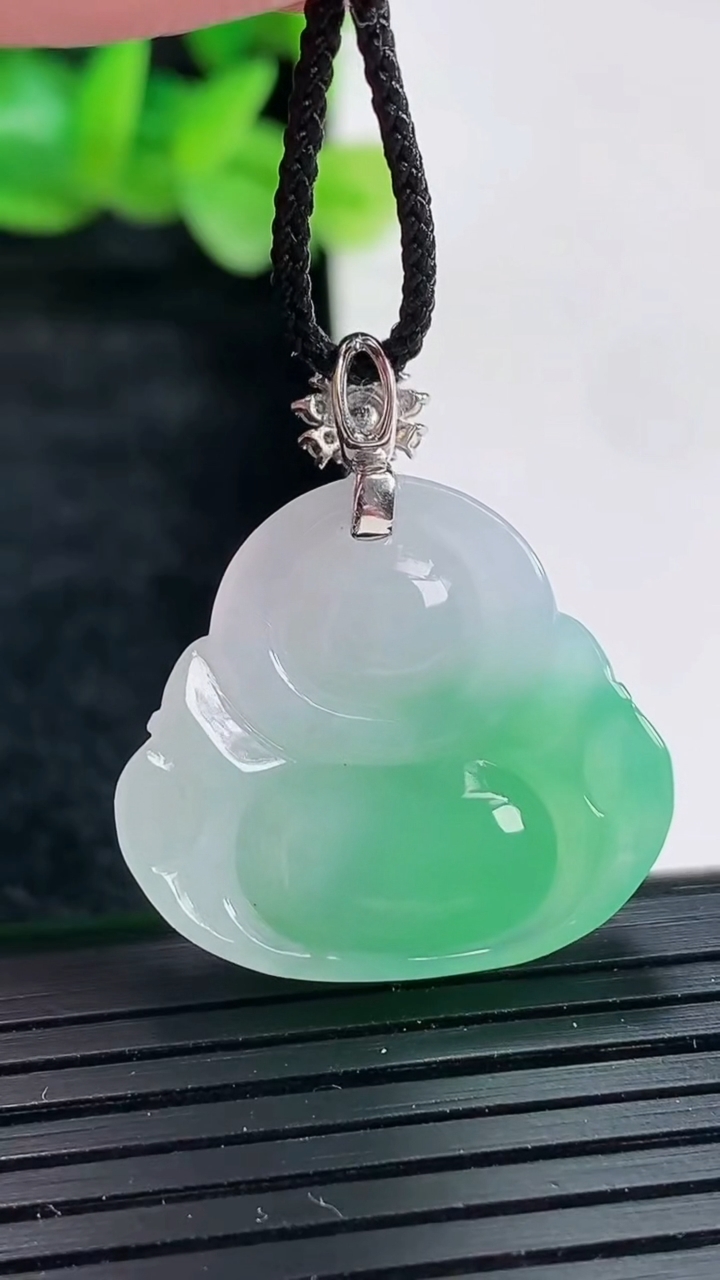 天然A货翡翠佛公吊坠尺寸22-25-8重量:7.39g
4月17日