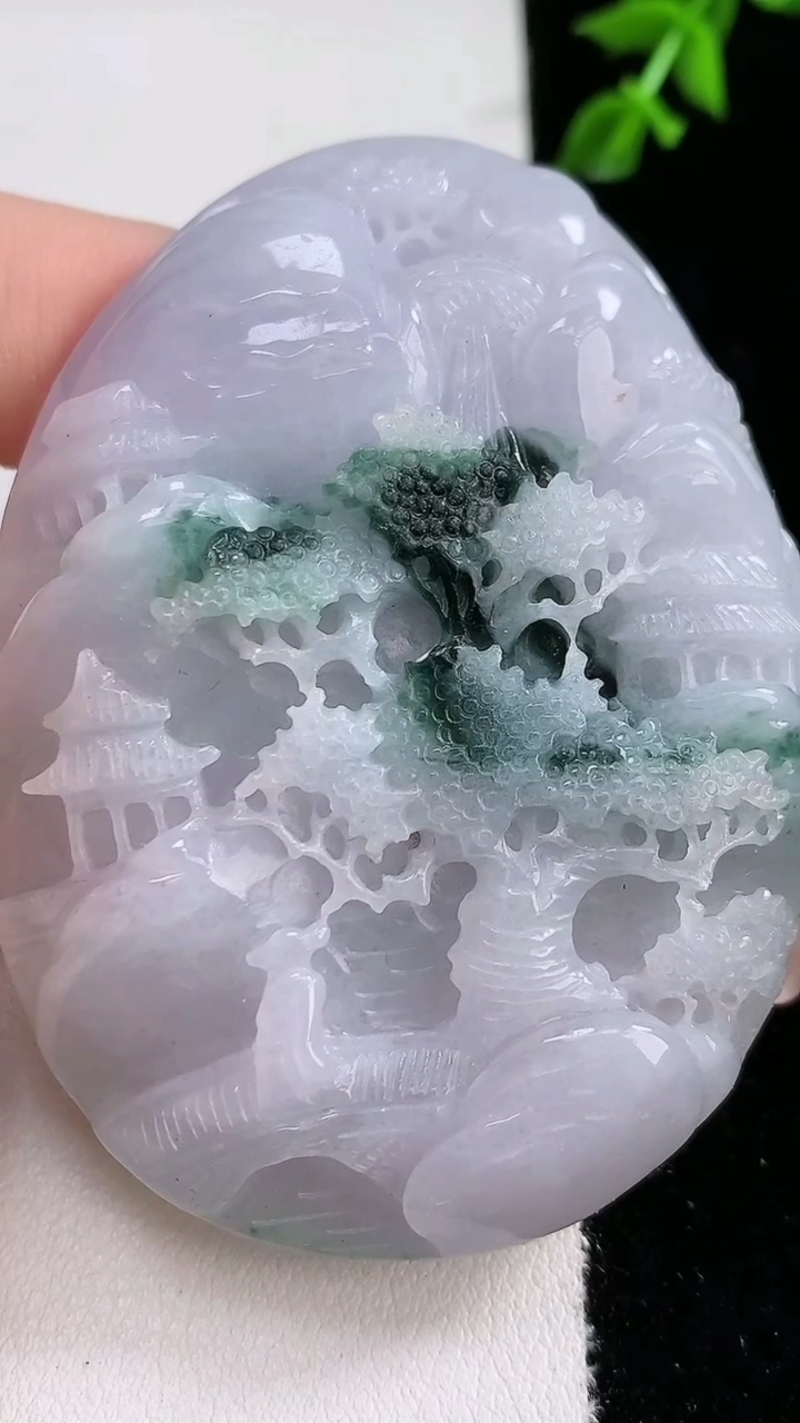 天然A货翡翠飘花山水牌吊坠，尺寸66.8-49.5-14.6，重:85.82g
4月17日