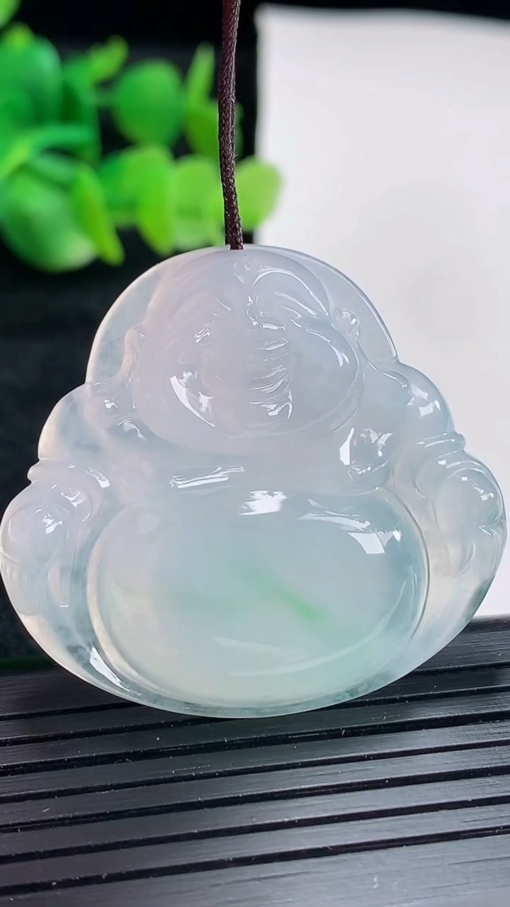 天然A货翡翠佛公吊坠尺寸37-38.6-6重量:12.92g
4月17日