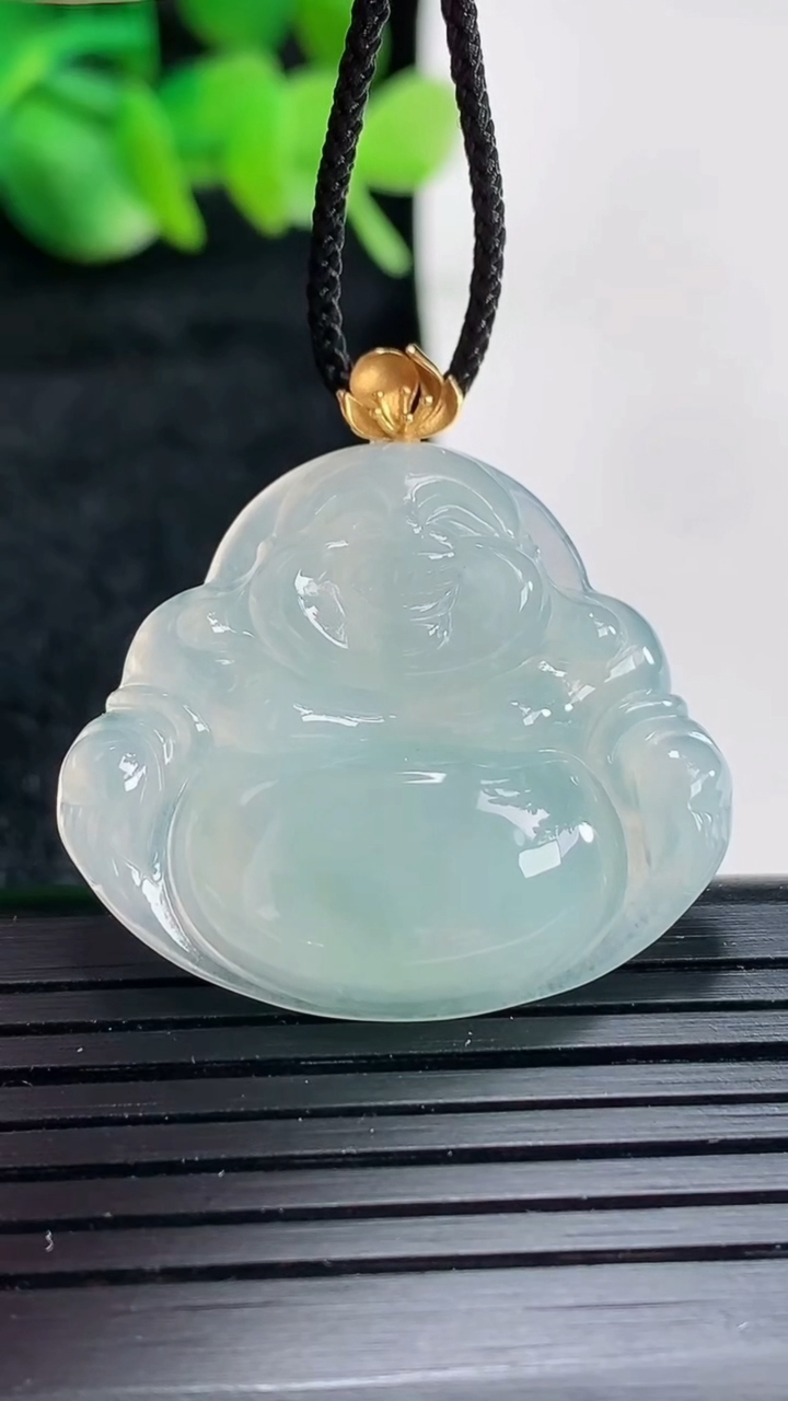 天然A货翡翠佛公吊坠尺寸26.5-31-5.5重量:6.92g
4月17日