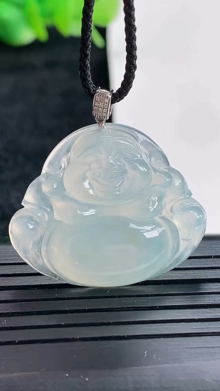 天然A货翡翠佛公吊坠尺寸26.5-30-5.5重量:6.33g
4月17日