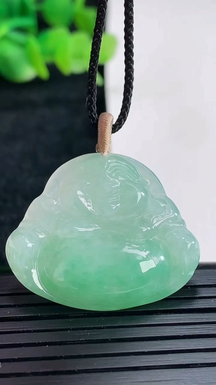 天然A货翡翠佛公吊坠尺寸25.5-32-5.2重量:8.01g
4月17日