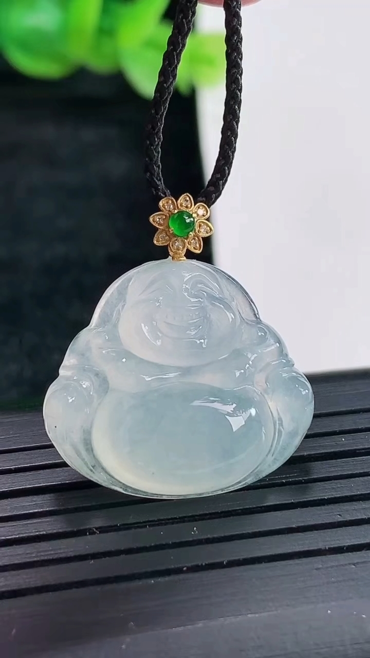 天然A货翡翠种白冰佛公吊坠尺寸20-24-5.5重量:4.57g
4月17日