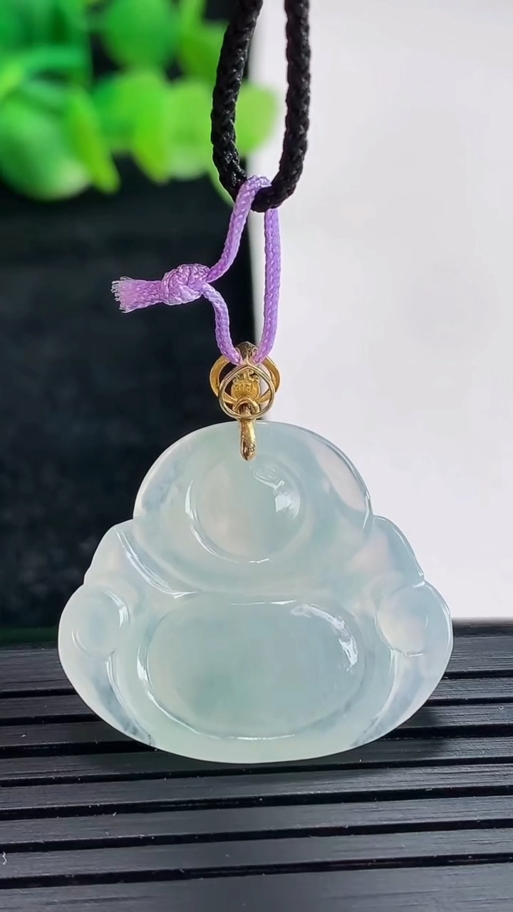 天然A货翡翠种白冰佛公吊坠尺寸23.6-27-4.5重量:4.25g
4月17日