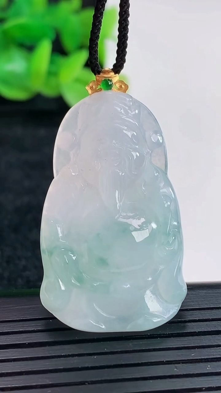 天然A货翡翠18k金飘花财神爷吊坠尺寸38-23-5.5重量:8.47g
4月17日