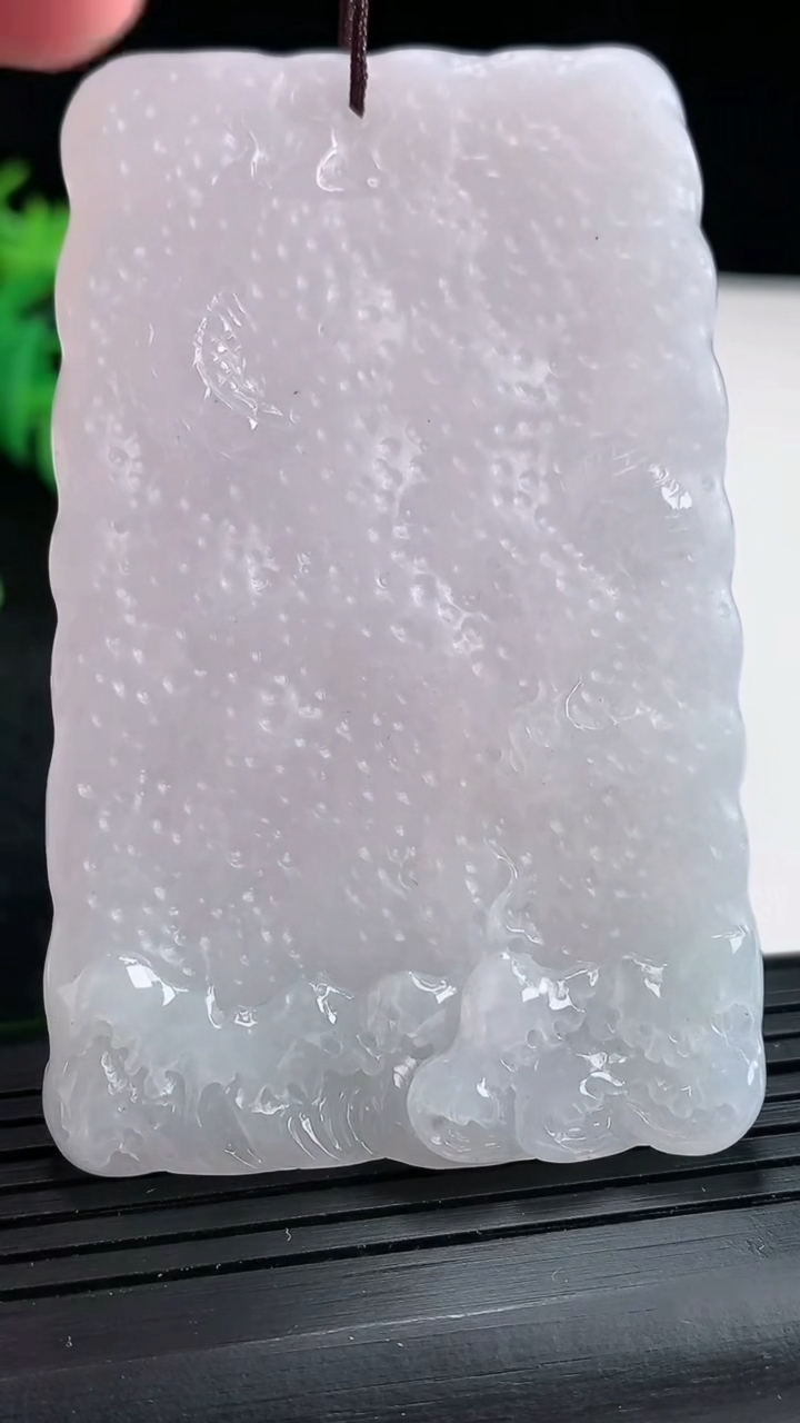 天然A货翡翠紫罗兰祥龙观音吊坠尺寸70.5-44.5-12重量:62.12g
4月17日