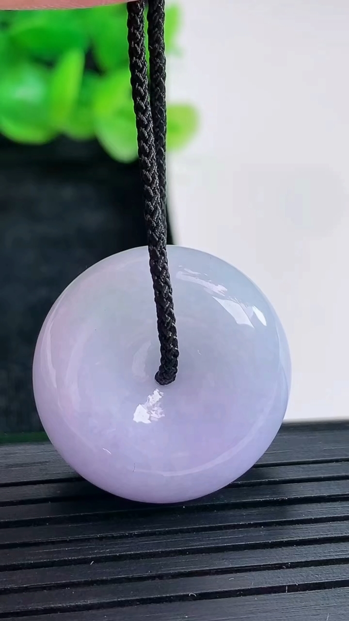 天然A货翡翠紫罗兰路路通吊坠尺寸25.5-11重量:15.49g
4月17日