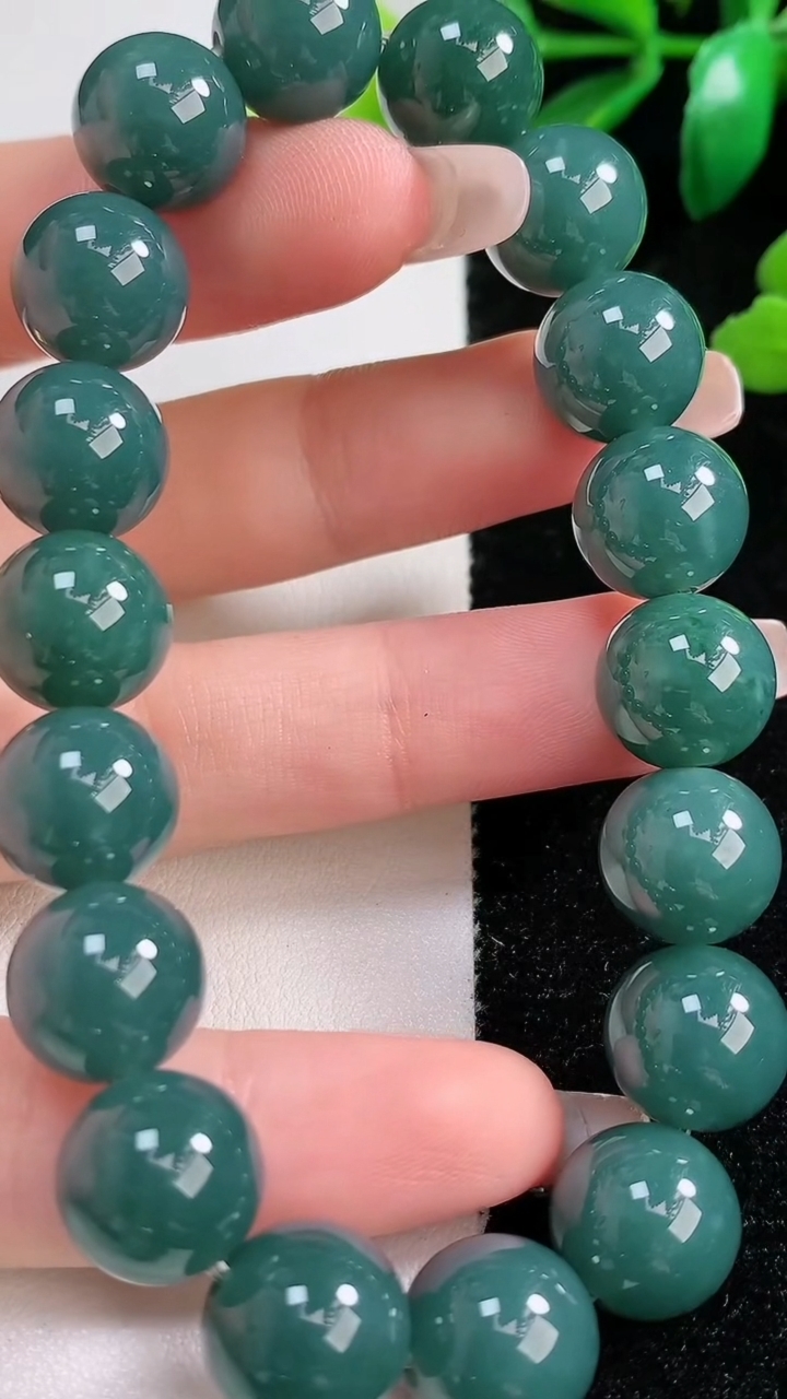 天然A货翡翠圆珠手串，尺寸11.8-18颗，重:50.08g4月17日
工厂直销收藏佳品,种好水足，色泽均匀，有种有色，上手高大气！