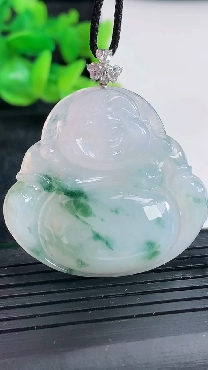 天然A货翡翠18k金飘花佛公吊坠尺寸35-38-6.6重量:13.71g
4月17日