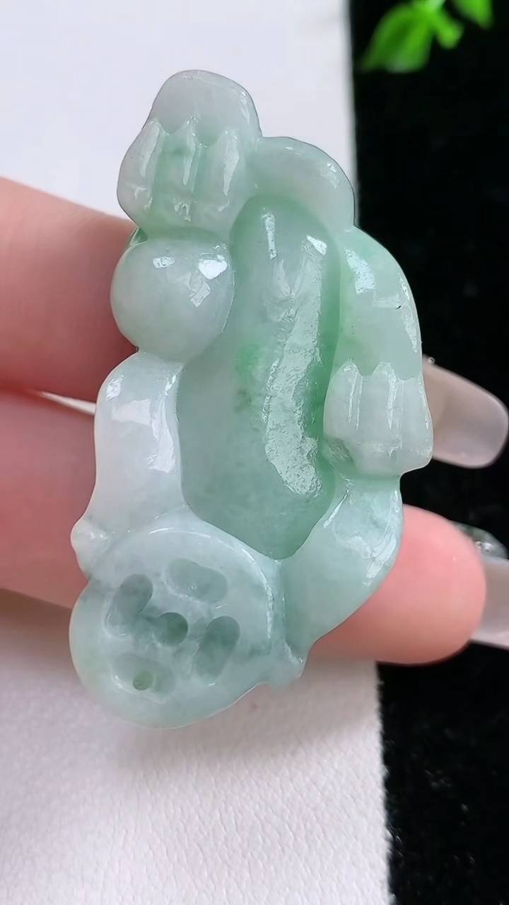 天然A货翡翠貔貅吊坠，尺寸47.8-23.8-13，重:28.87g 535
4月17日