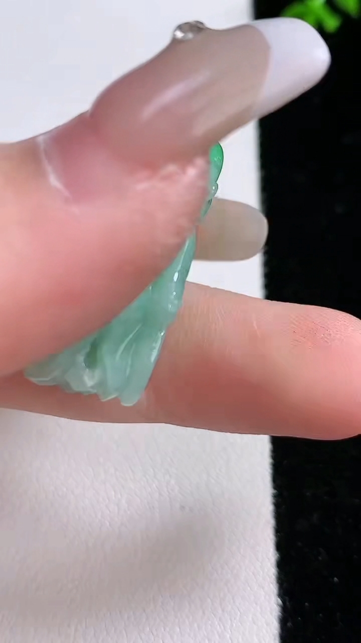 天然A货翡翠貔貅吊坠，尺寸32-19-12，重:14.21g 002
4月17日