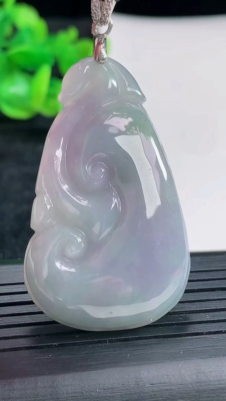 天然A货翡翠925银紫罗兰如意吊坠尺寸46-29-7.6重量:19.52g
4月17日